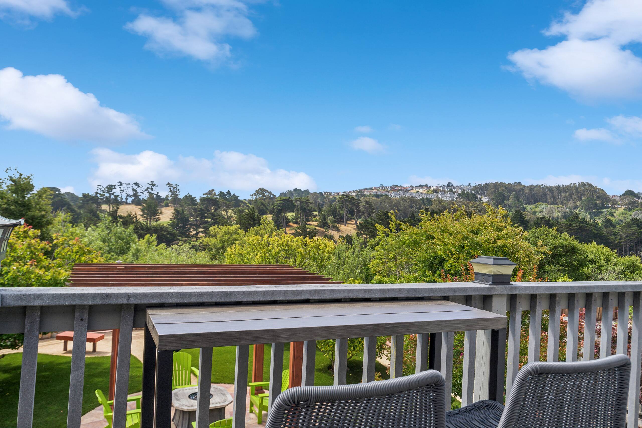 Home in South San Francisco · ★5.0 · 4 bedrooms · 7 beds · 3 private baths - Image 20