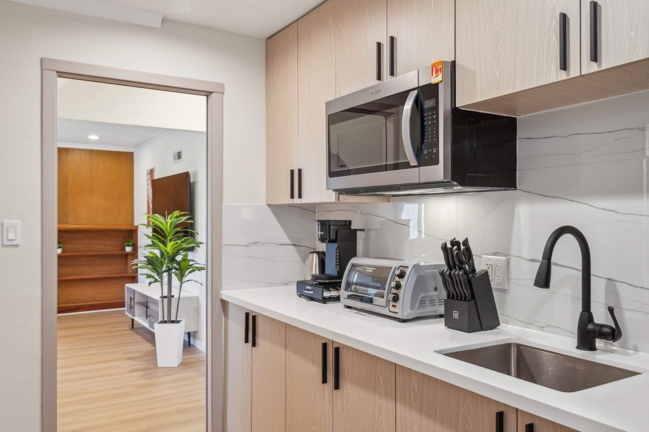 Home in South San Francisco · ★5.0 · 4 bedrooms · 7 beds · 3 private baths - Image 5
