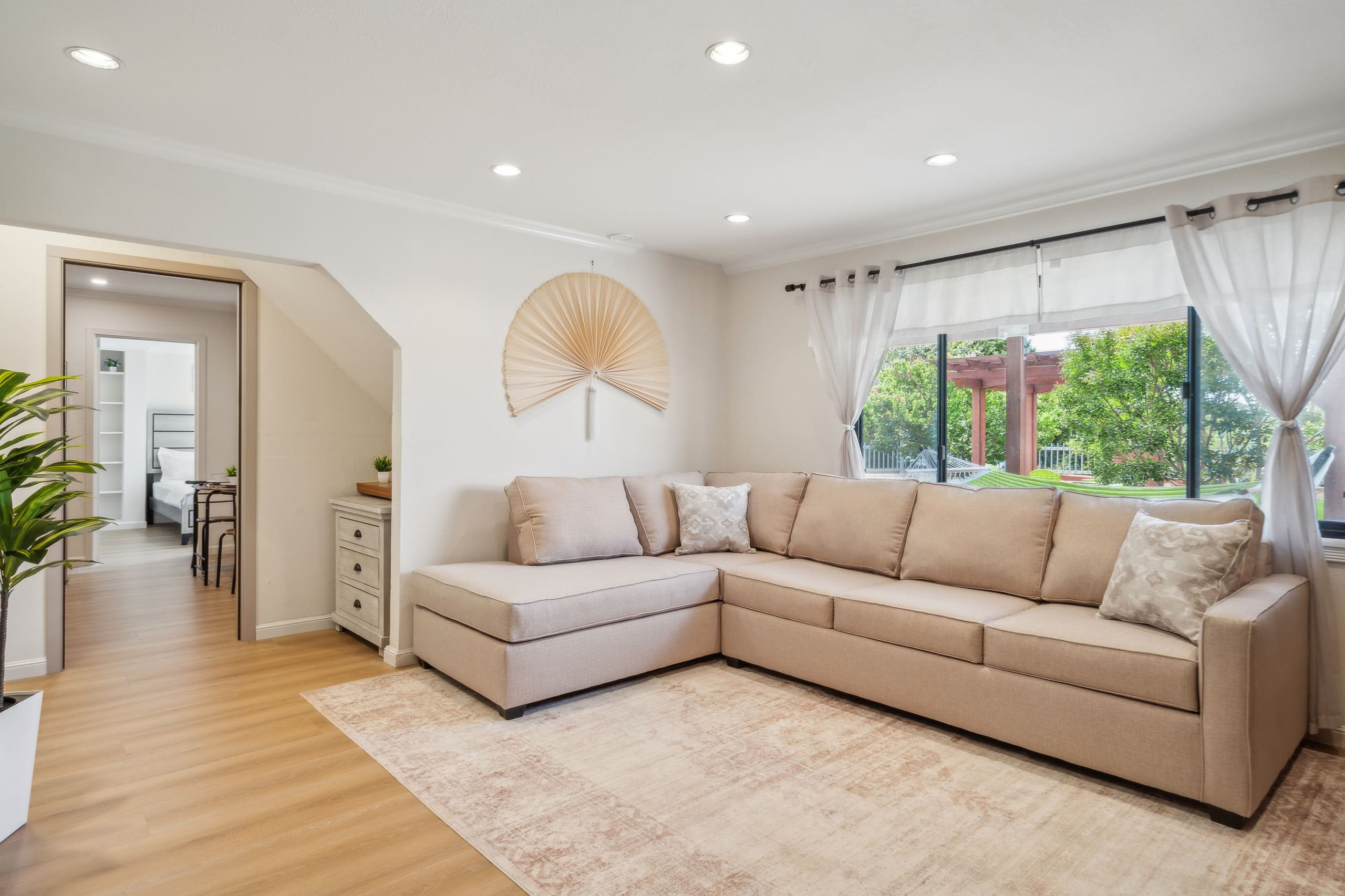Home in South San Francisco · ★5.0 · 4 bedrooms · 7 beds · 3 private baths - Image 7