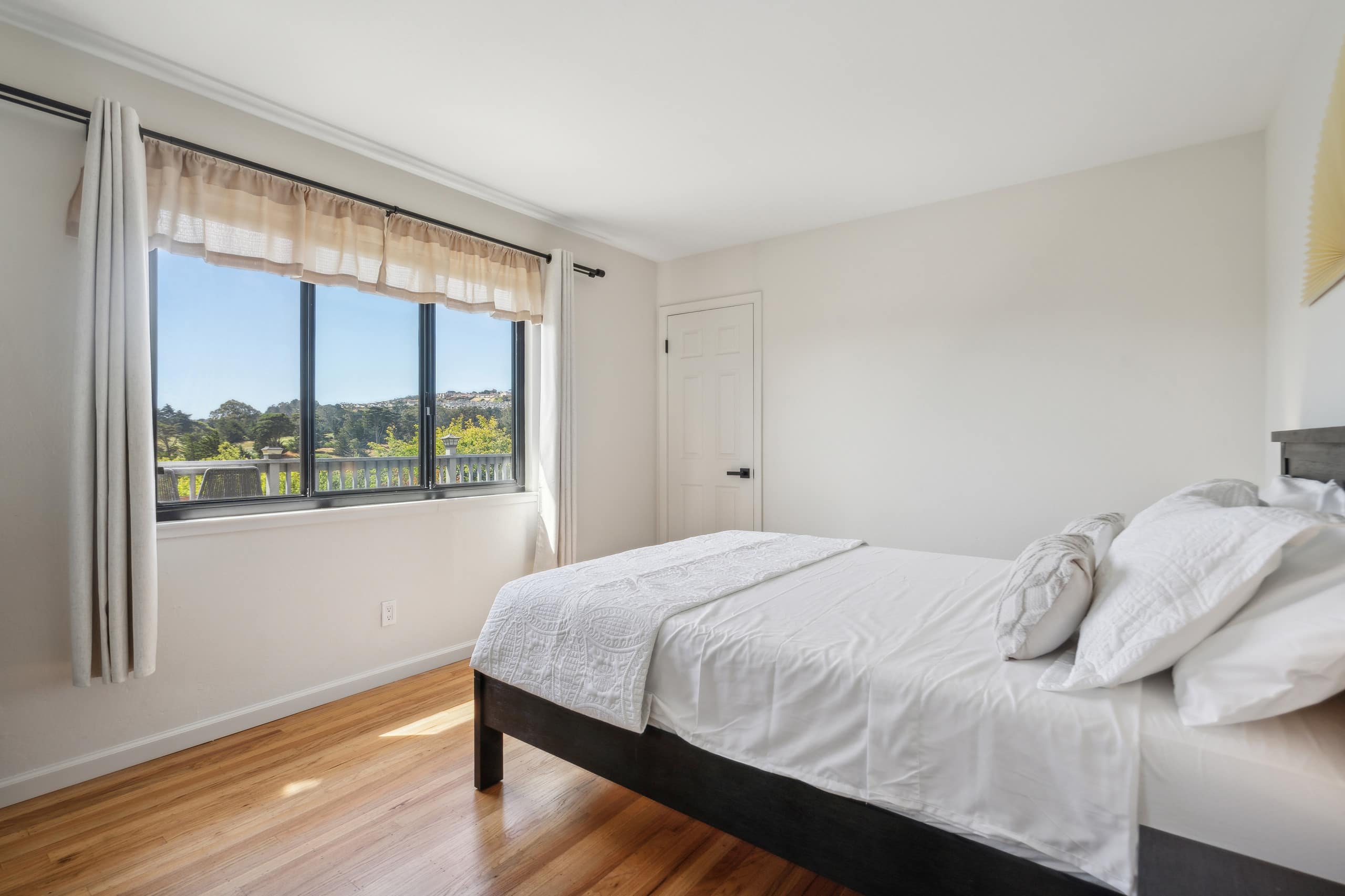 Home in South San Francisco · ★5.0 · 4 bedrooms · 7 beds · 3 private baths - Image 37