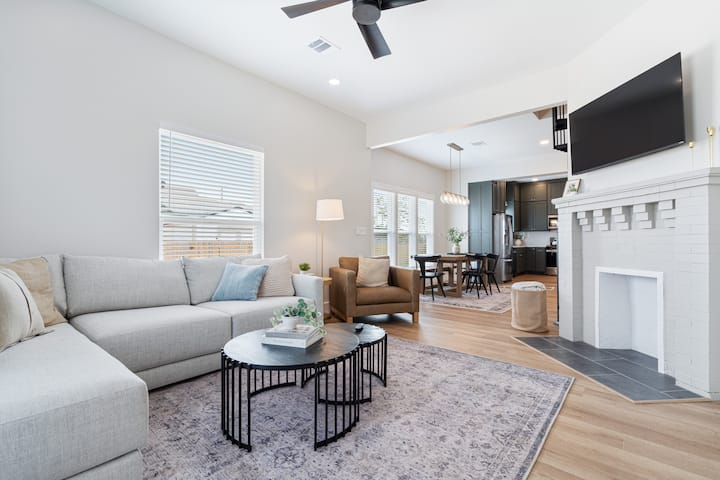 Modern Retreat In Downtown Rogers, 12 Min To Lake! - Rogers, AR