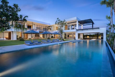 Stunning Lavish 6 Bedrooms Private Villa In Canggu