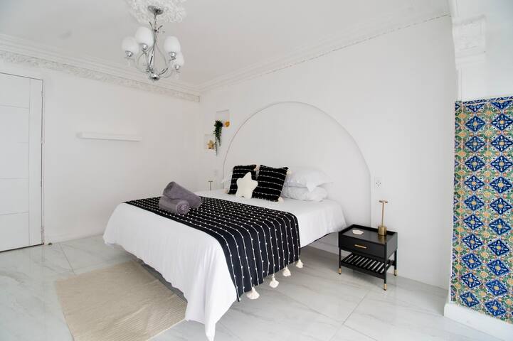 ¡Crystal! – 7BR Fantastic! In heart of Roma gallery image 3