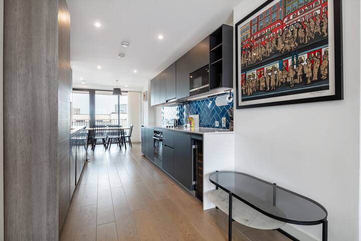 Penthouse 3-bed 2-bath 2-Decks w Lift, Gym & Views gallery image 5