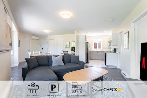 Successful Airbnb property: Luminous Haven 2BR: AC & Free Parking in Ahuntsic Cartierville