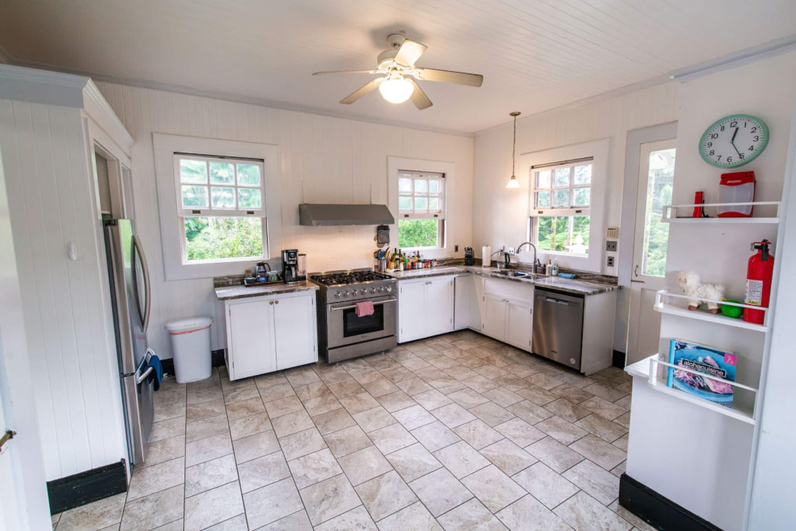 Home in Hilo · ★4.73 · 4 bedrooms · 4 beds · 6.5 private baths - Image 4