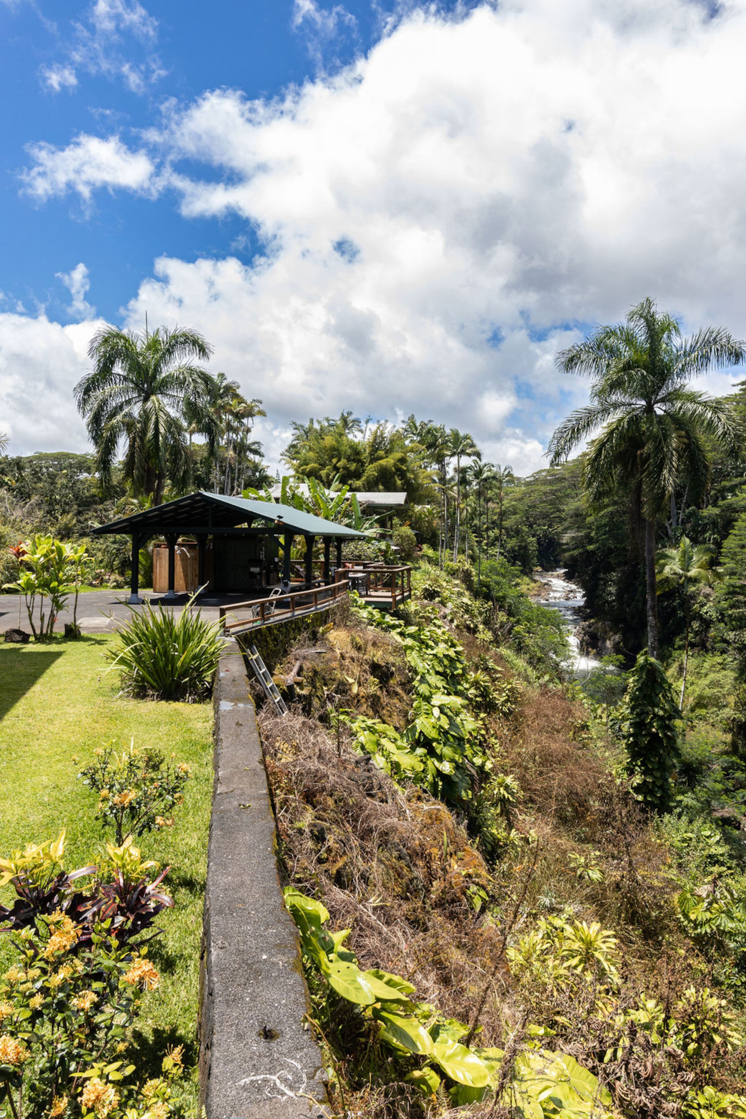Home in Hilo · ★4.73 · 4 bedrooms · 4 beds · 6.5 private baths - Image 21