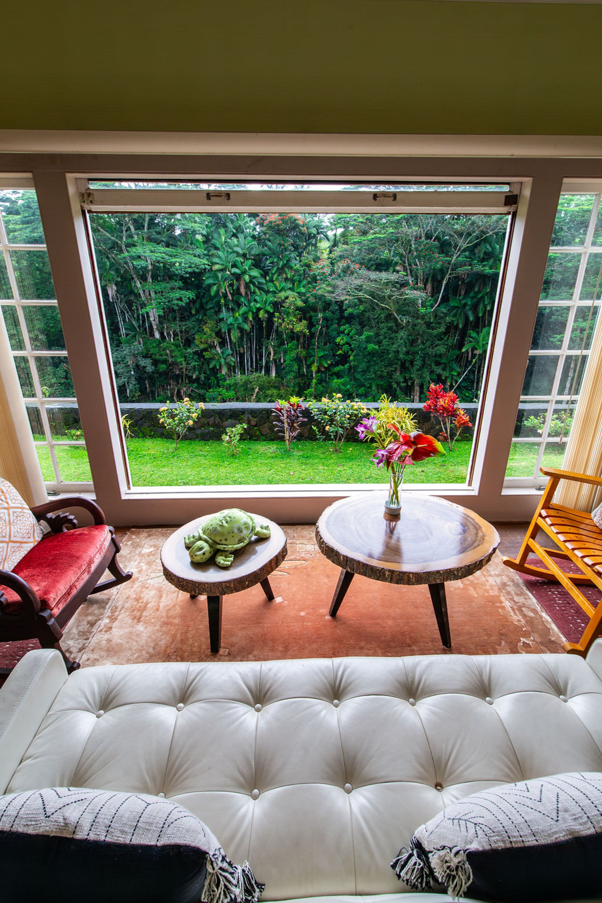 Home in Hilo · ★4.73 · 4 bedrooms · 4 beds · 6.5 private baths - Image 2