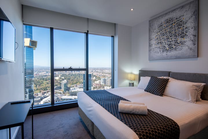 Prima Tower- Luxury Apt. Opposite to Casino & MCEC gallery image 5