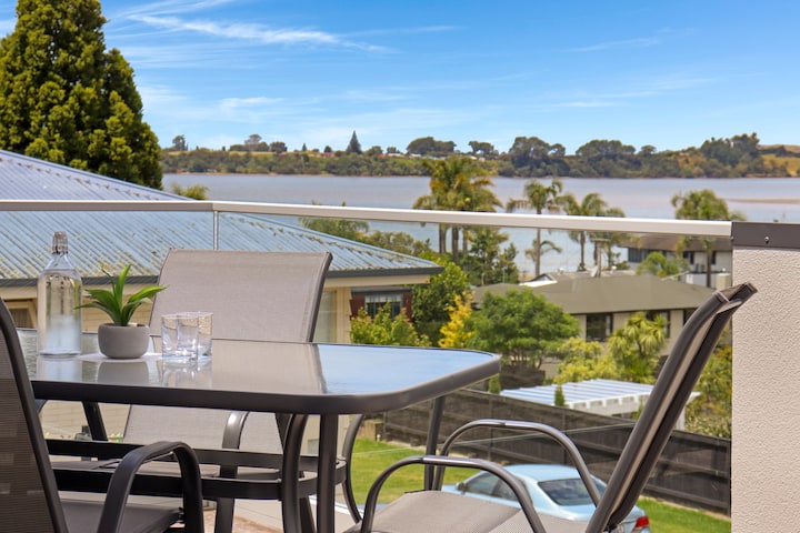 Large Spacious Family Home In Tauranga With Views! - マウント・マウンガヌイ