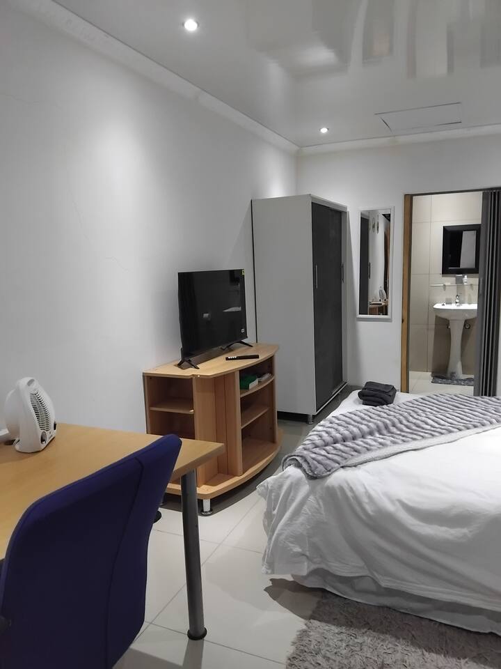 Klerksdorp Flamwood Central Apt - Apartments for Rent in