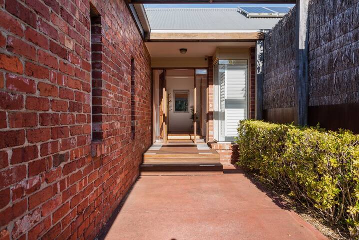 Torquay’s Big Beach House gallery image 2