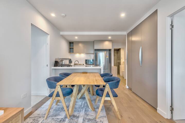 3BR 2BA Chic Apt with Parking C12 gallery image 2