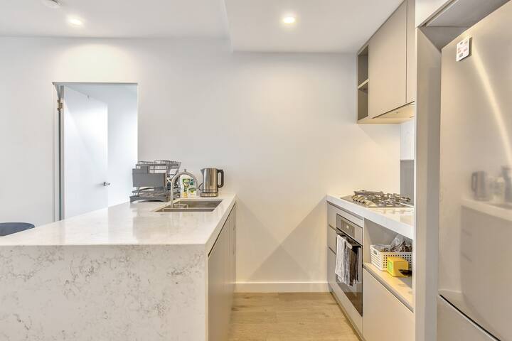 3BR 2BA Chic Apt with Parking C12 gallery image 4