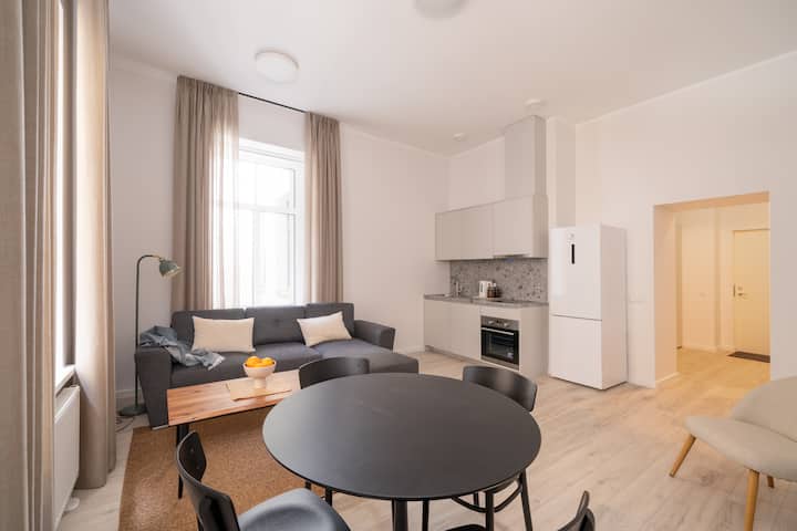 โซฟาสามารถทำเป็นโซฟาเบดซึ่งมีพื้นที่เพียงพอสำหรับการนอน 2 คน