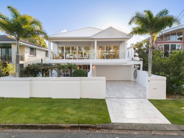 Premium Beach Front House – Pool, Large Deck gallery image 2