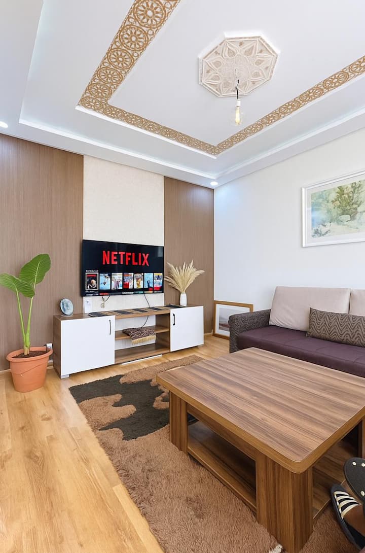 Air-conditioned 2-bedroom apartment, Wi-Fi, Netflix