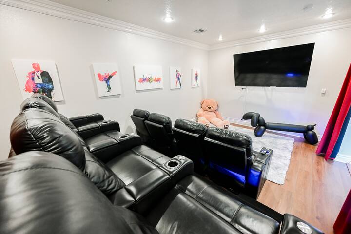 KC Happy Oasis 5BR/4BA Home w/ Theater & Pool gallery image 5