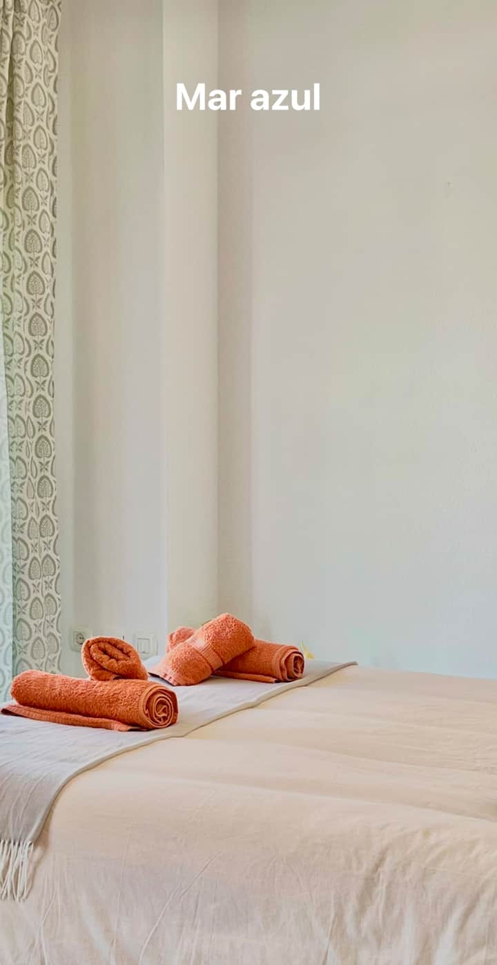 Mooie grote en ruime hoofdslaapkamer ingesloten kasten en grote ruimte 
Grote ramen en directe terrasuitgang. 