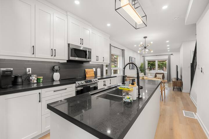 3 Min to Subway | Free Parking* | Free Laundry gallery image 3