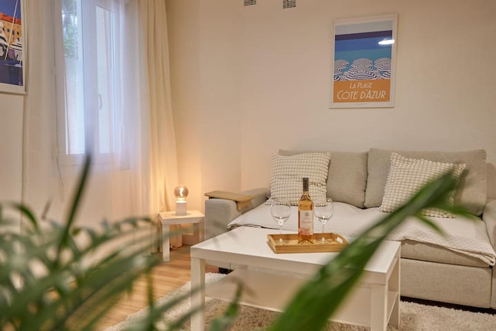 Entire home with Studio bedrooms in Toulon - L’Azur du Mourillon – Plages & extérieur la Mitre