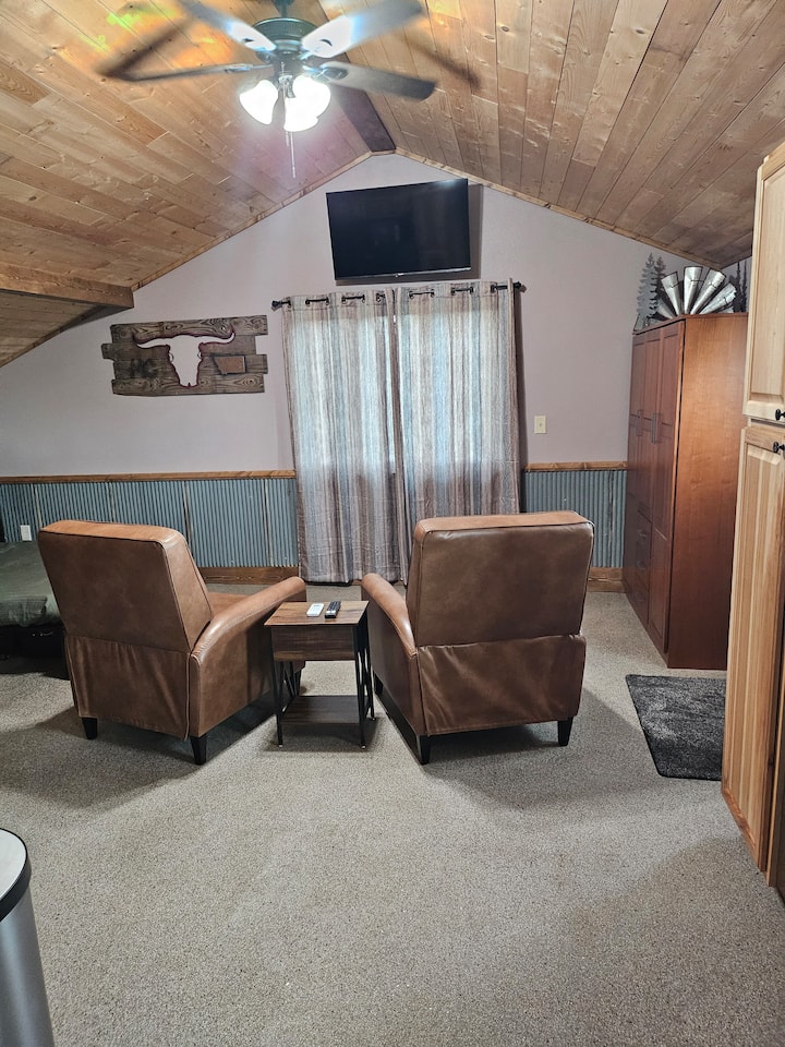 Cowboy Country Bunkhouse/guesthouse Modern, Quiet - Montana