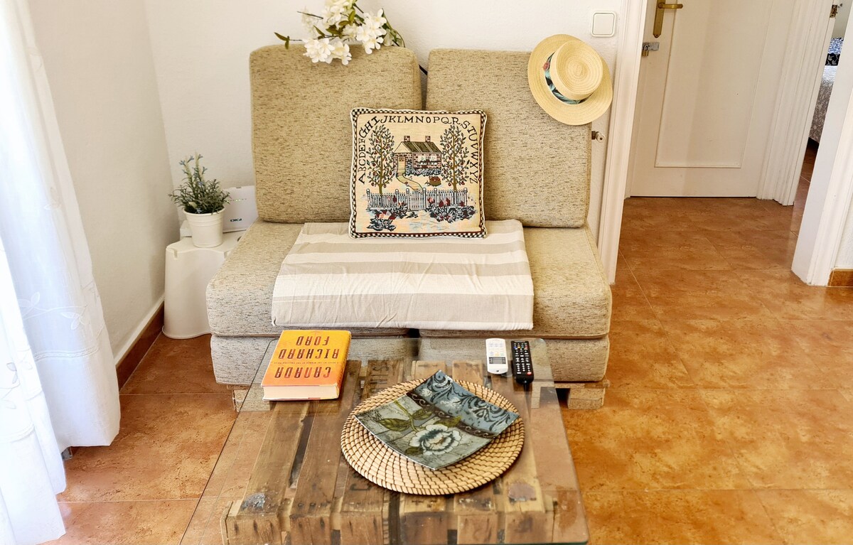 Erfolgreiche Airbnb-Immobilie: Apartment next to the beach with fast Internet in Cunit