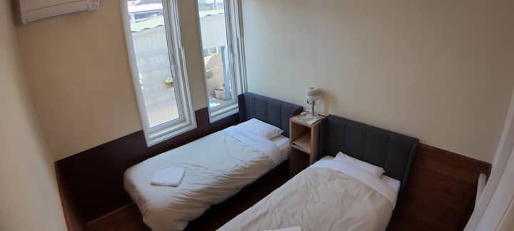 築100年の大きな屋敷をリノベーションした宿。１階ツインルーム - Otaru