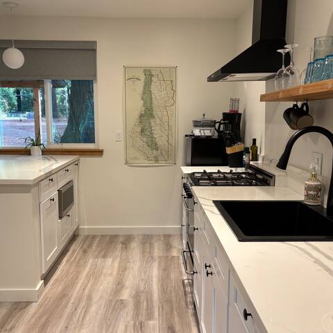 Lux Cabin in the Redwoods "Avenue of the Giants"