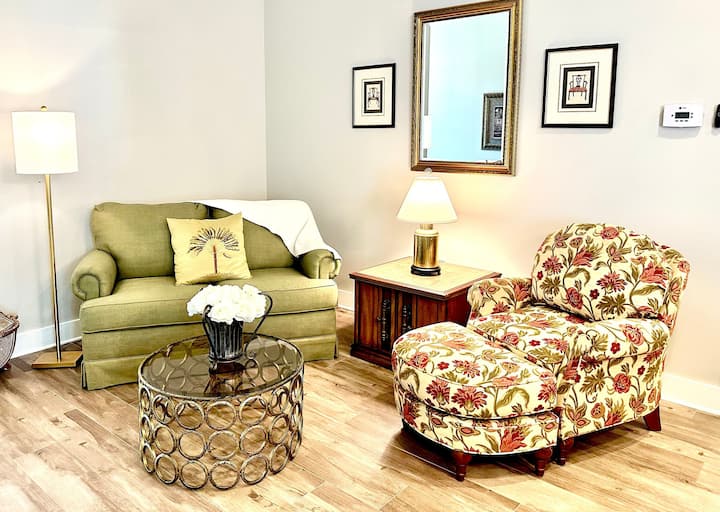 Near Beach & One Block To Casinos! Biloxi Romance - Biloxi, MS