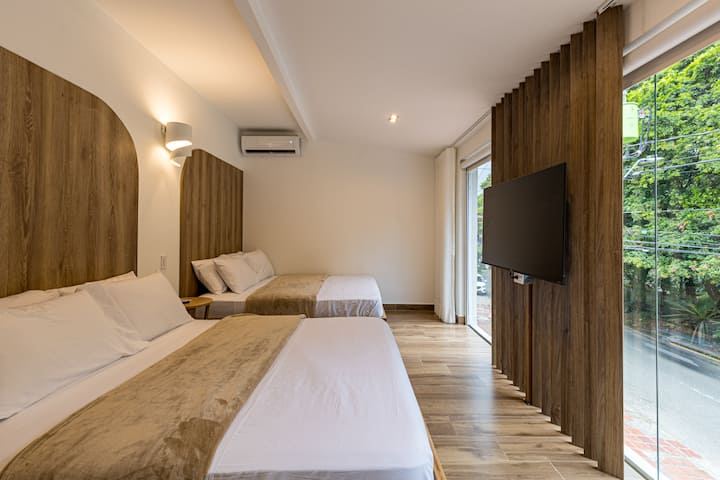 Nafasi kubwa na anuwai, kila chumba cha kulala kina vitanda 2 vya starehe️️, na kukifanya kiwe bora kwa familia au makundi. Ukiwa na mashuka yenye starehe na mapambo maridadi, kila mtu anaweza kupumzika kwa starehe na mtindo. ✨