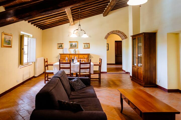 Dnevni boravak/blagovaonica

Dnevni boravak/Prostor za ručak