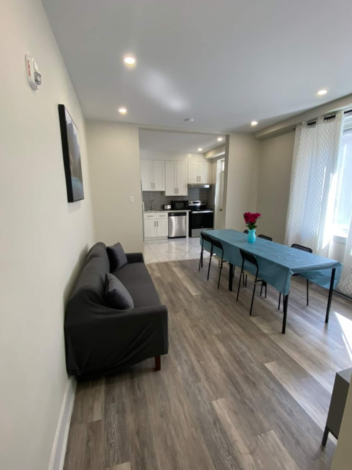Cozy stays near city center Decarie-312