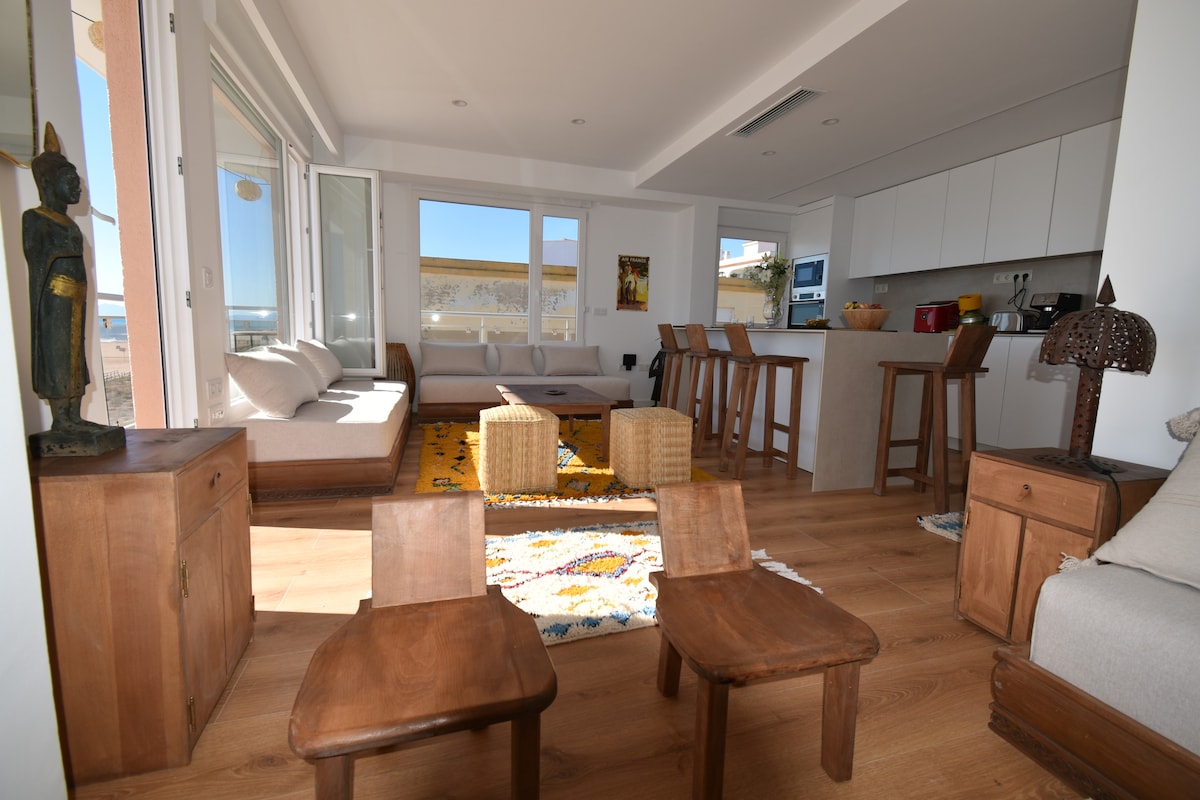 Annonce Airbnb populaire: Large Cozy Sea-Facing Apartment – Xeraco Playa, Spain à Xeraco