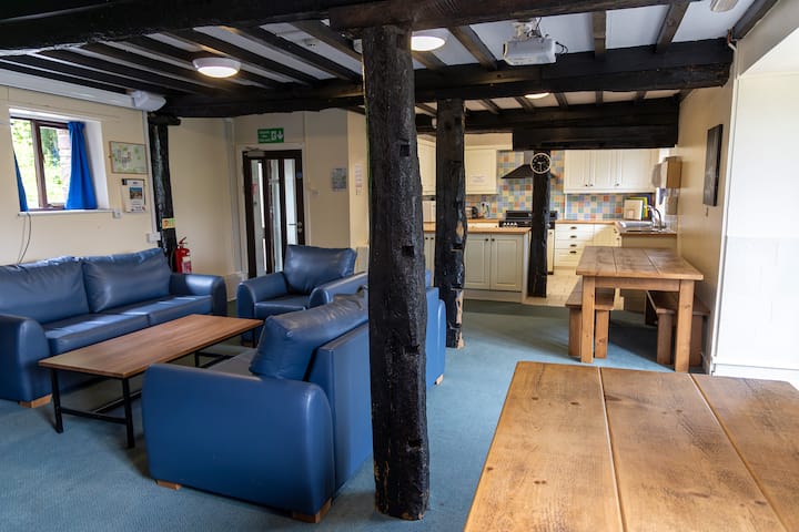 Traditional Welsh Longbarn - Brecon