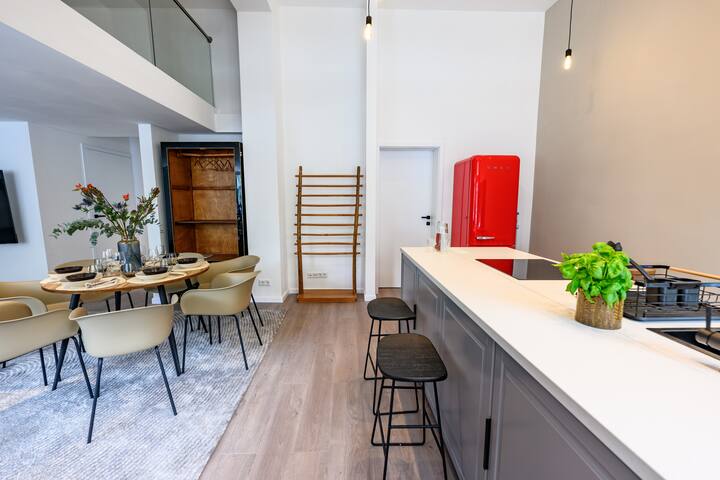 Up to 11 ppl! Huge Loft w/Berlin Wall Piece, Mitte gallery image 5