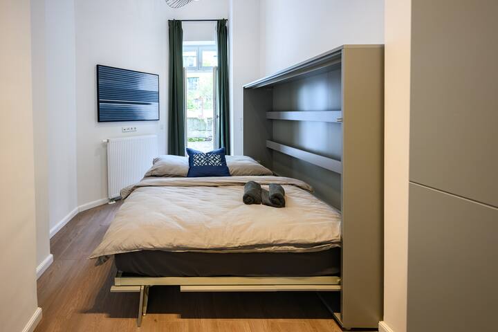 Up to 11 ppl! Huge Loft w/Berlin Wall Piece, Mitte gallery image 3