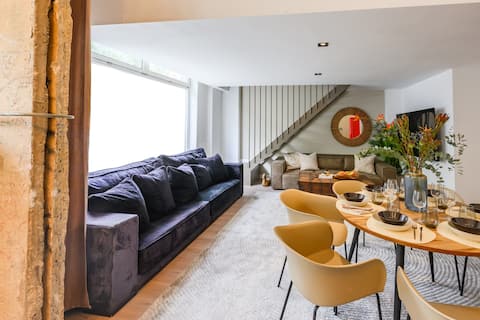 Top Airbnb: Up to 11 ppl! Huge Loft w/Berlin Wall Piece, Mitte in Gesundbrunnen