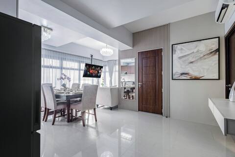 Sea View 2BR at Radiance Manila Bay, nearby MOA