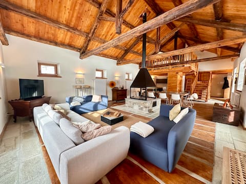 Designer Alpine Chalet • Exclusive Ski-in Ski-out