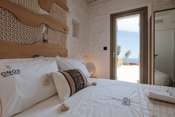 Onos Luxury Villas Kythnos Two gallery image 5