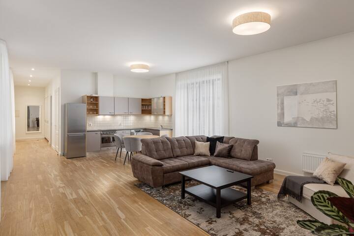 Spacious 2 bedroom Old Town apartment w/ AC