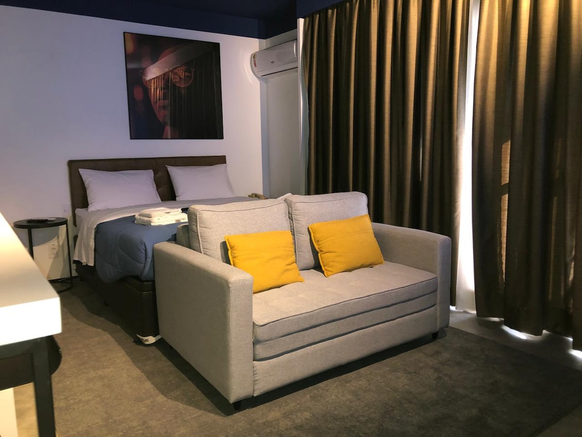 cama matrimonial tamaño queen y sofá cama matrimonial cerrada