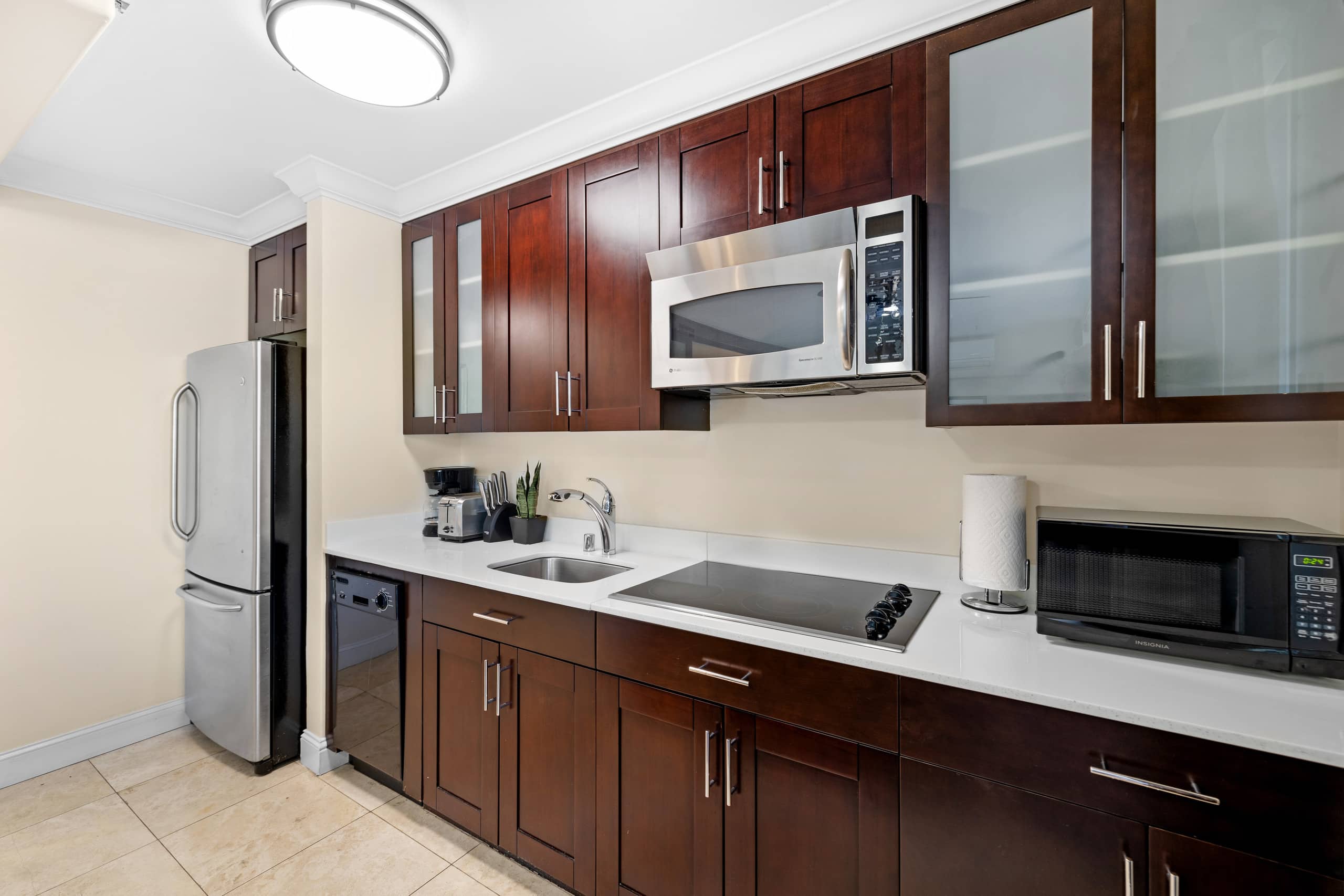 Waikiki Beachwalk | Beach 3 min walk | Kitchen - Image 5