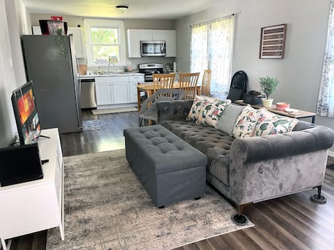 Cozy Pet-Friendly Home Near Knox!
