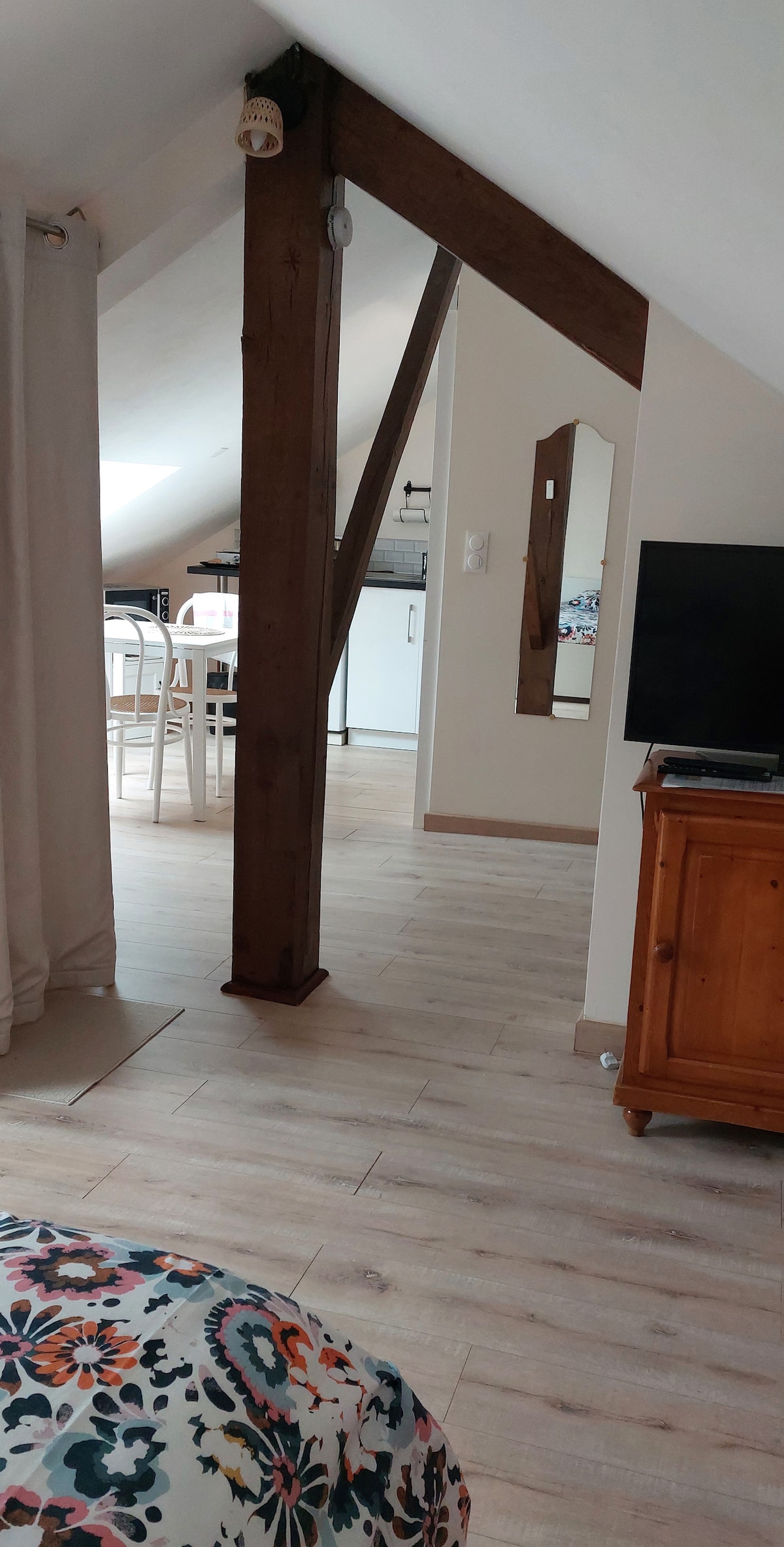 Successful Airbnb property: Small outbuilding upstairs of our house in Nantes