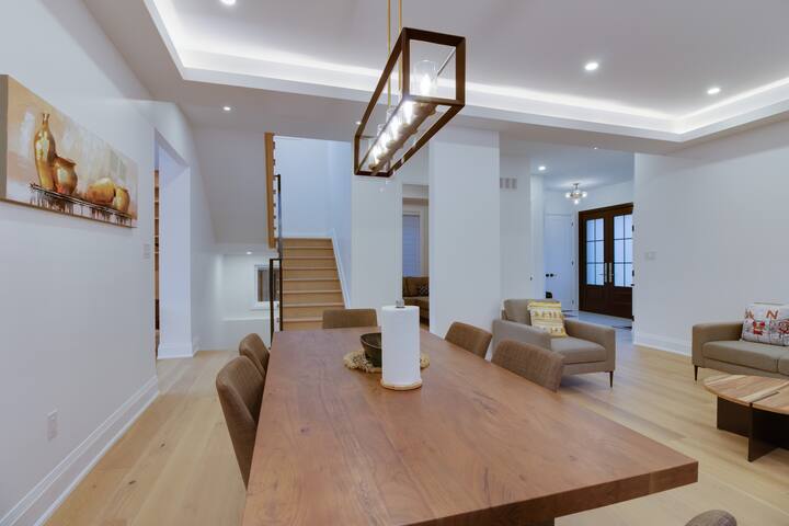 Ultimate luxury custom built-25minutes to Downtown gallery image 3