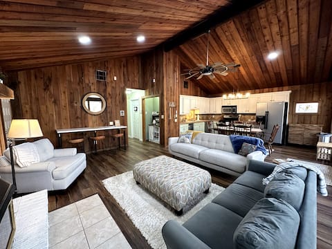 Cozy Cottage at Serenity Woods