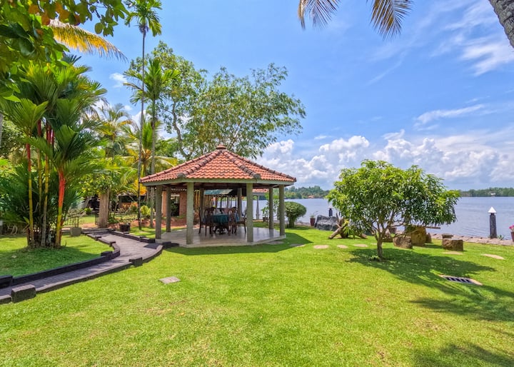 River View Villas - Double room in Lotus Mension