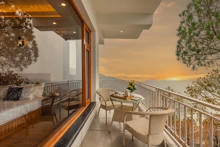 Pet Friendly Villa W/ Mesmerizing Hill Vistas - Kasauli